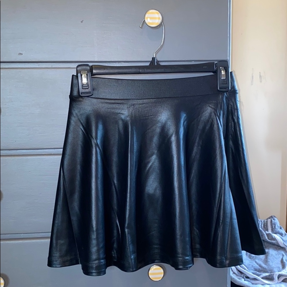 SOLD🤍 Black Pleather Skirt